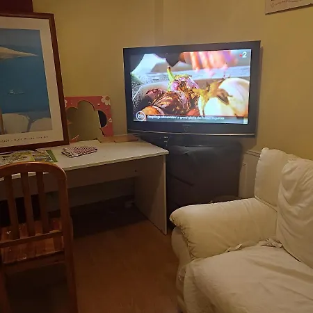 Chambre+Bureau Tres Calme Dans Appart Meuble Centre Ville Chalons E/C בית הארחה